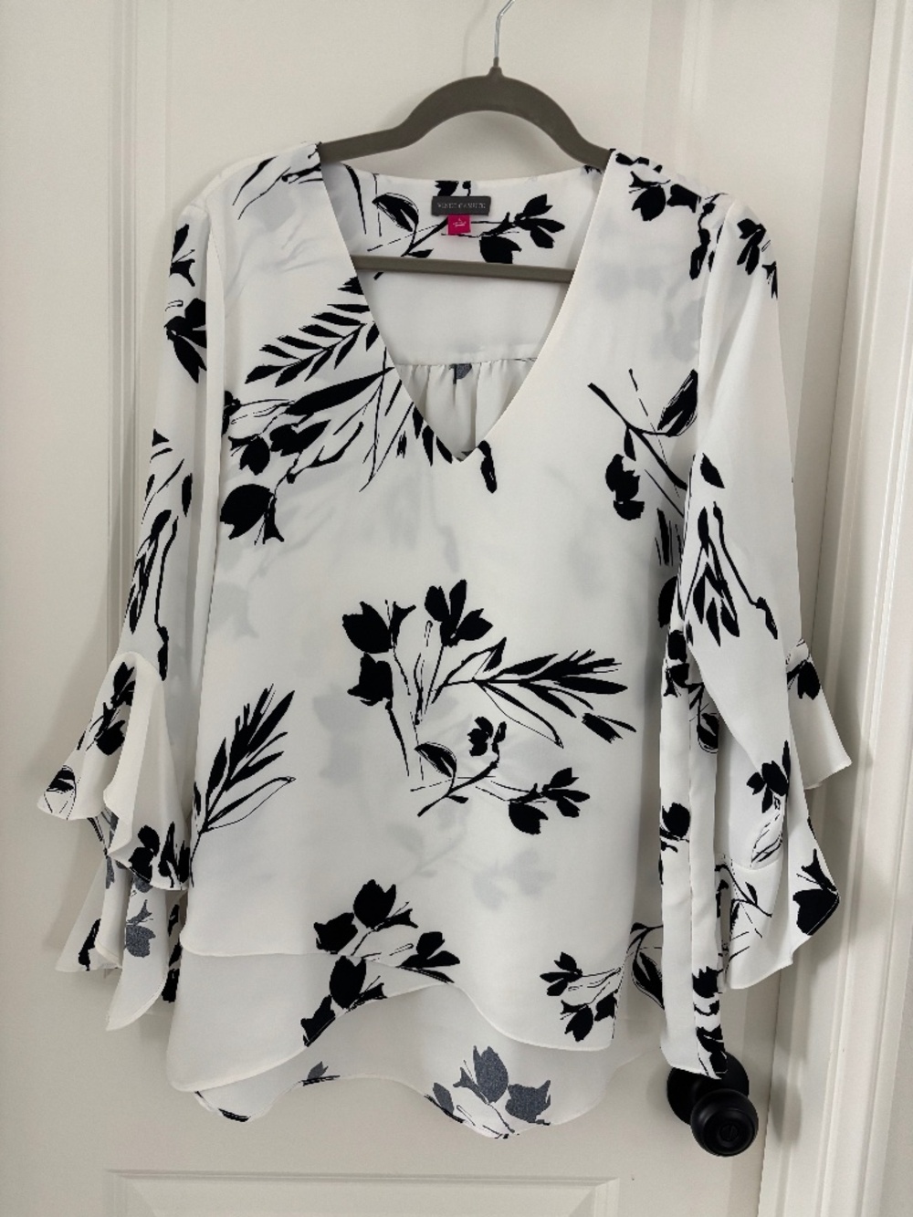 Vince Camuto Women's 3/4 sleeve blouse